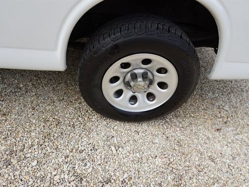 Used 2010 Chevrolet Express 1500 image 29