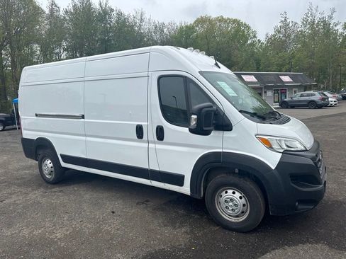 Used 2023 RAM ProMaster 2500 FWD image 2