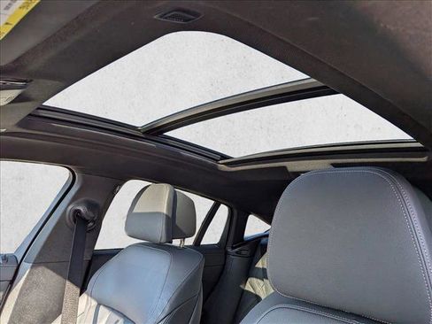 Used 2022 BMW X6 xDrive40i w/ M Sport Package image 18