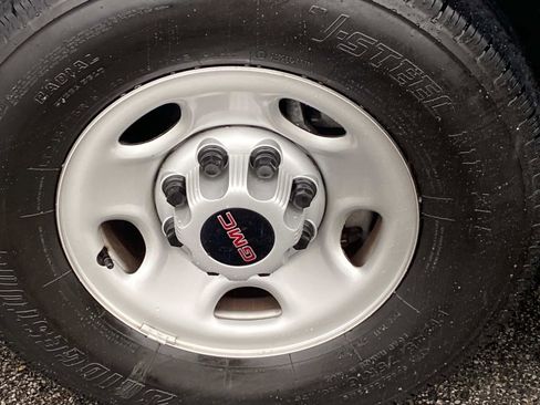 Used 2024 GMC Savana 2500 w/ Driver Convenience Package image 26