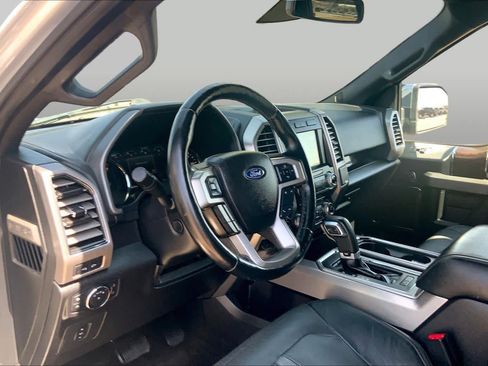 Used 2017 Ford F150 Platinum w/ Equipment Group 701A Luxury AWD/4WD image 16