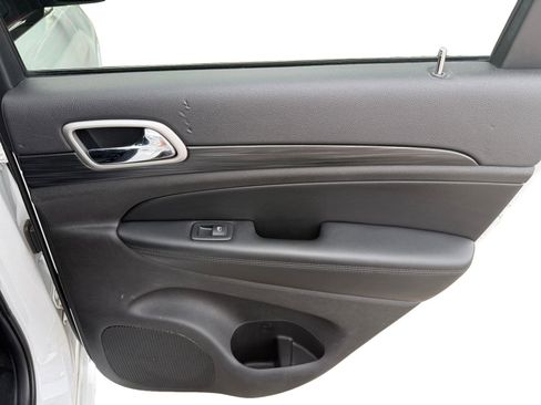 Used 2020 Jeep Grand Cherokee Altitude image 24