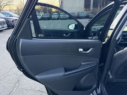Used 2022 Hyundai Kona Limited image 33