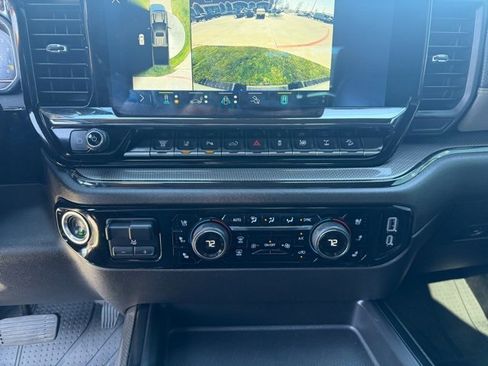 Used 2025 Chevrolet Silverado 2500 ZR2 w/ Technology Package image 18