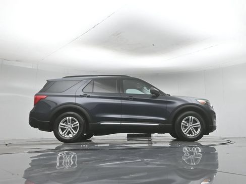 Used 2023 Ford Explorer XLT RWD image 8