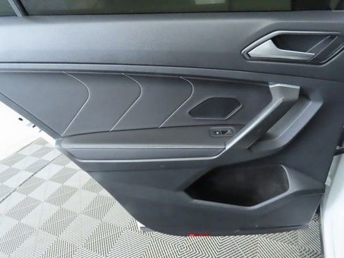Used 2022 Volkswagen Tiguan SE R-Line image 26