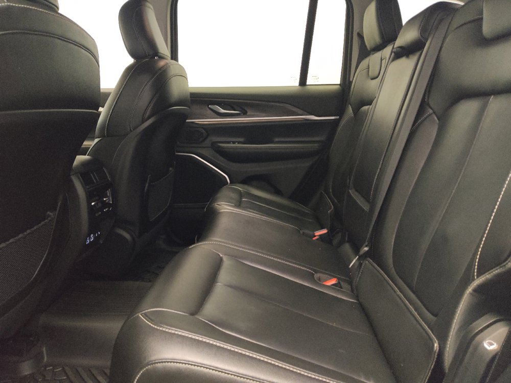 Used 2023 Jeep Grand Cherokee Limited w/ Black Appearance Package RWD image 18