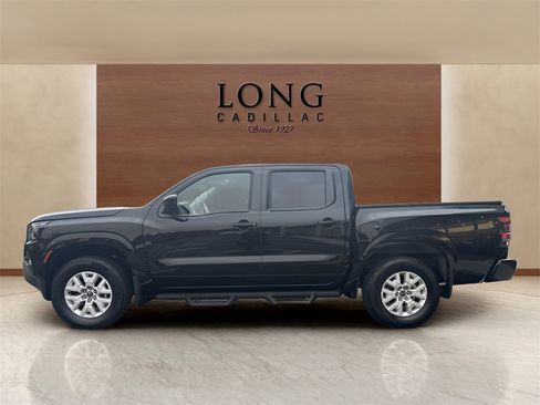 Used 2023 Nissan Frontier SV w/ SV Convenience Package image 2