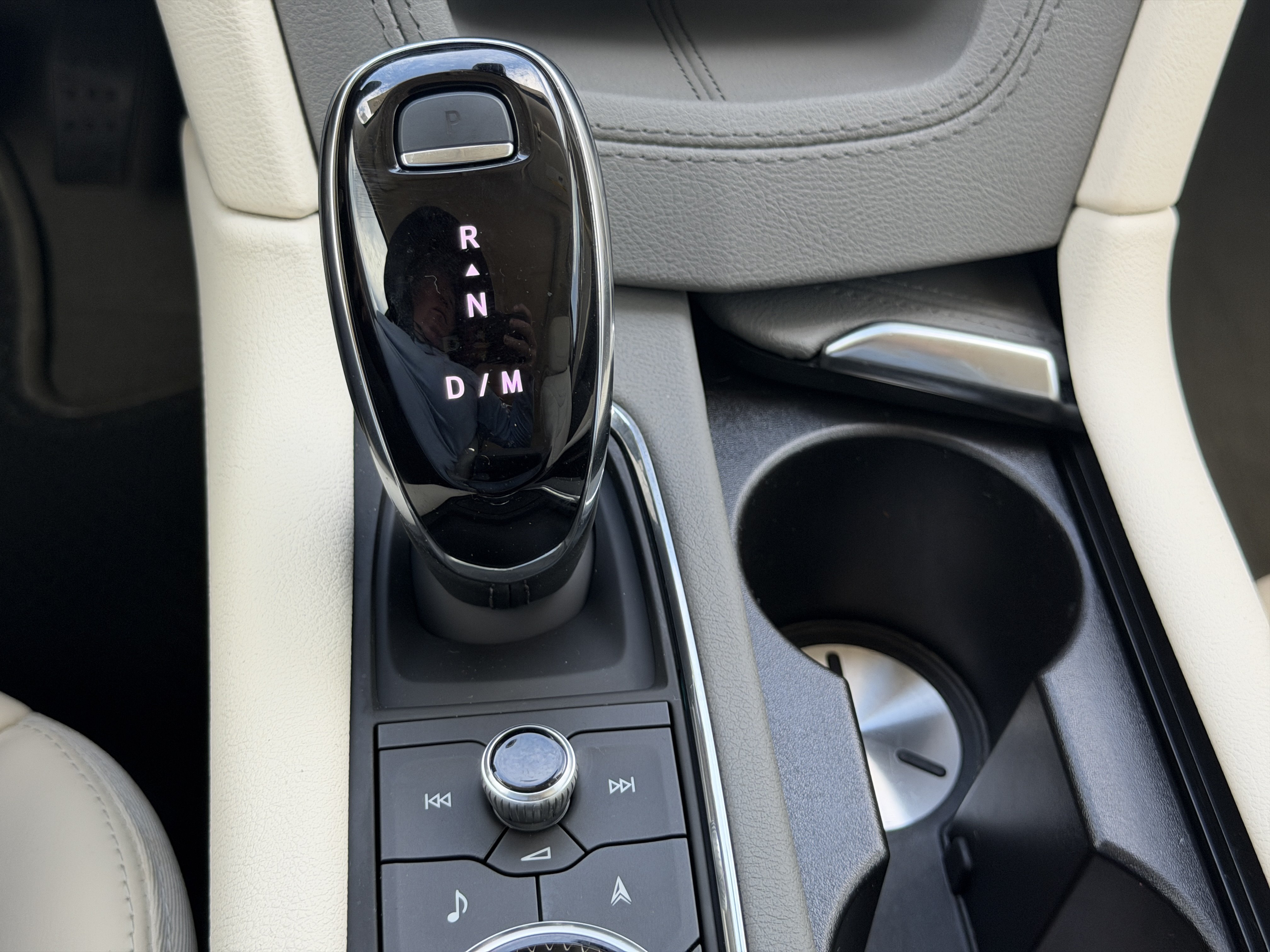 Certified 2024 Cadillac XT5 Premium Luxury FWD image 23