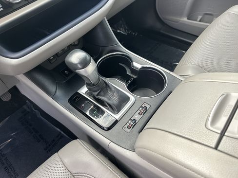 Used 2018 Toyota Highlander Limited FWD image 26