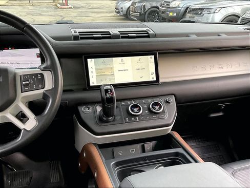 Used 2024 Land Rover Defender 110 S image 8