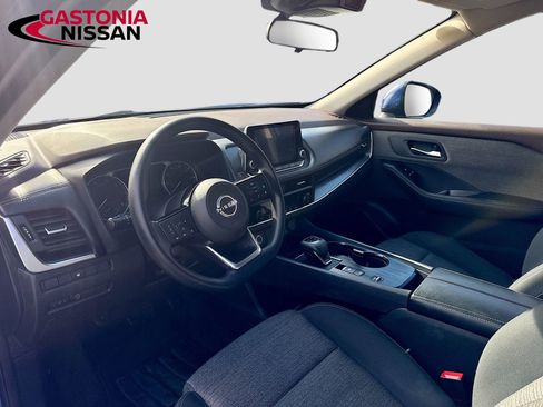 Used 2023 Nissan Rogue SV image 11