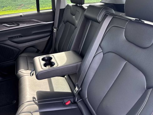 Used 2023 Jeep Grand Cherokee Limited w/ Luxury Tech Group II AWD/4WD image 36