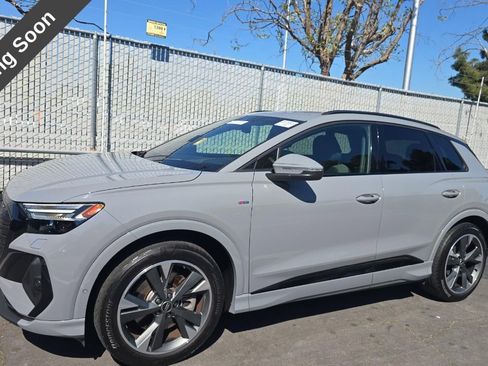 Used 2024 Audi Q4 e-tron Prestige image 3