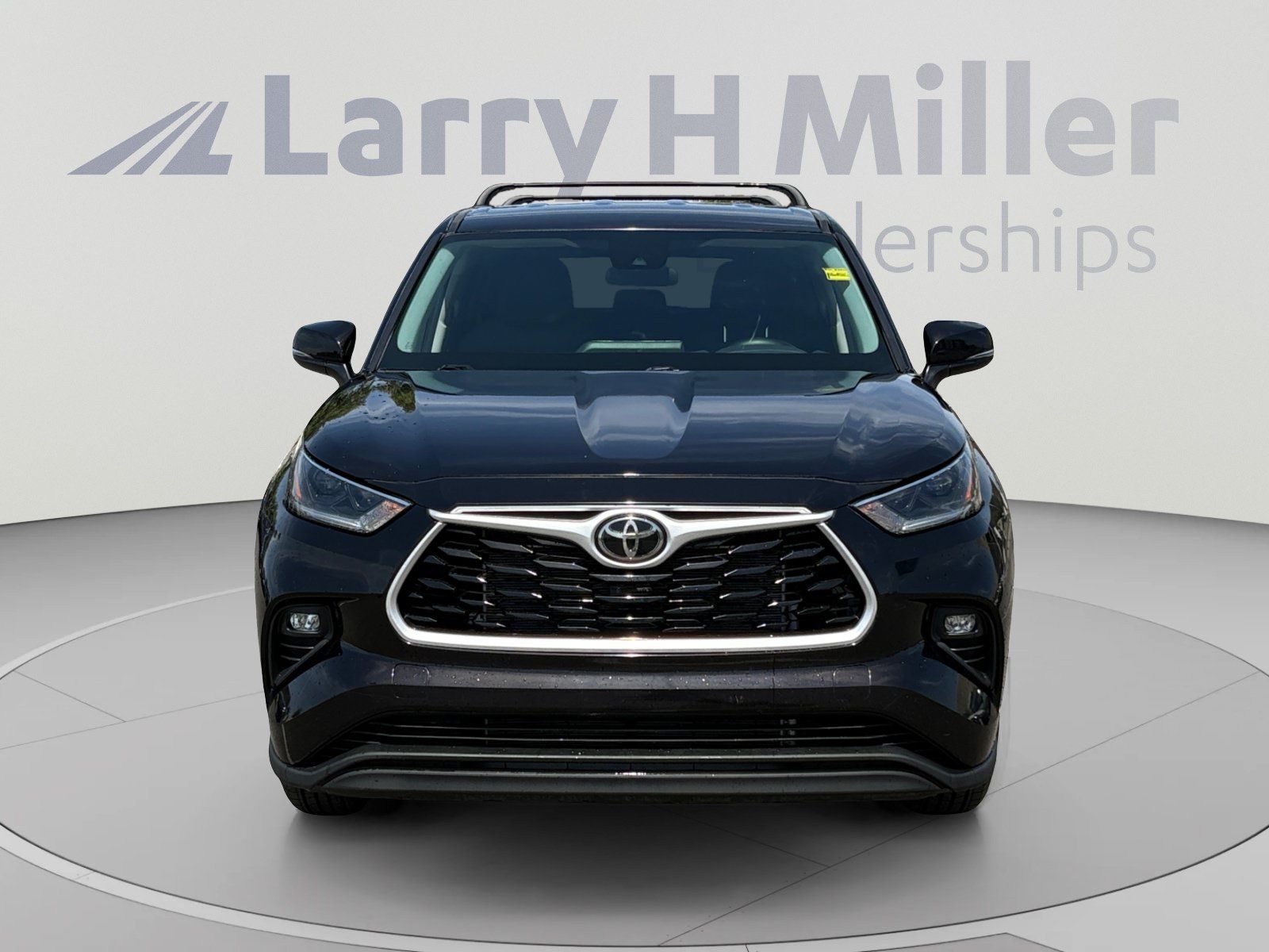 Used 2021 Toyota Highlander LE FWD image 8
