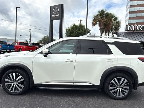 Used 2022 Nissan Pathfinder Platinum w/ Lighting Package (N93) FWD image 4
