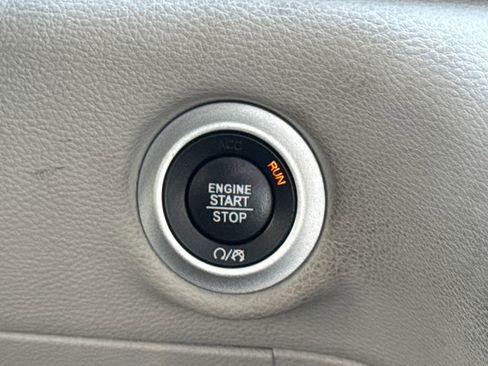 Used 2023 Chrysler Pacifica Touring-L FWD image 26