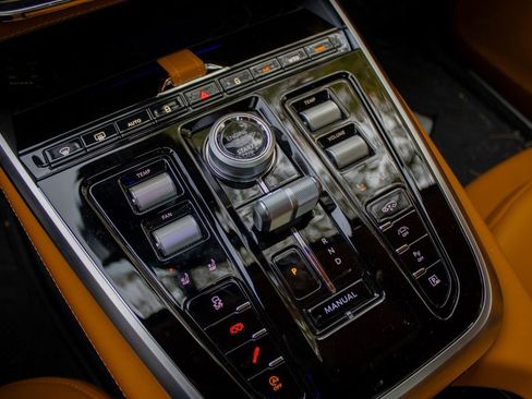 Used 2025 Aston Martin DBX 707 image 20