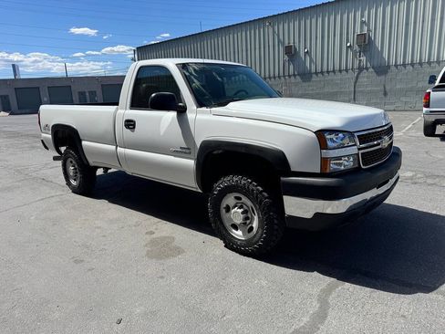 Used 2007 Chevrolet Silverado 2500 W/T w/ Heavy-Duty Power Package AWD/4WD image 13