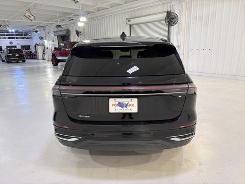 Used 2024 Lincoln Nautilus Premier AWD/4WD image 4