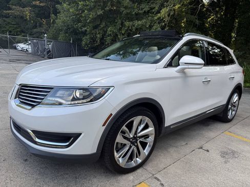 Used 2018 Lincoln MKX Reserve w/ Driver Assistance Package FWD image 10