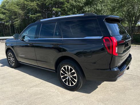 Used 2025 Ford Expedition Platinum AWD/4WD image 3