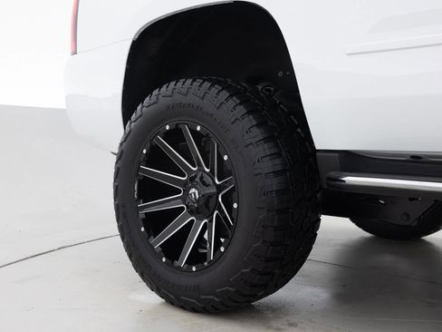 Used 2018 Chevrolet Tahoe Premier AWD/4WD image 19