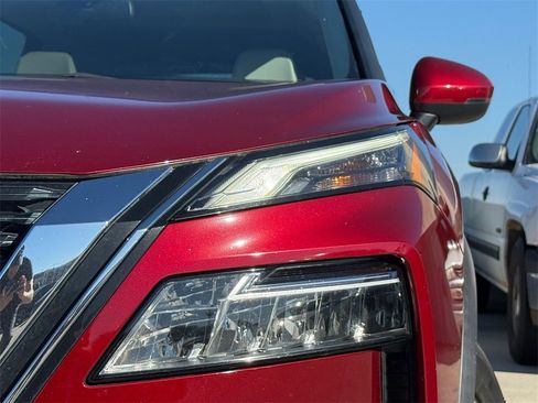 Used 2023 Nissan Rogue SV w/ SV Premium Package image 3