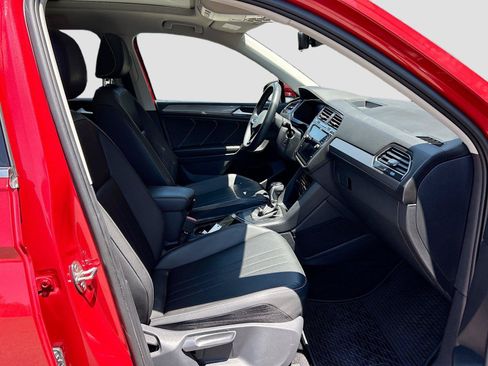 Used 2023 Volkswagen Tiguan SE w/ Panoramic Sunroof Package FWD image 15