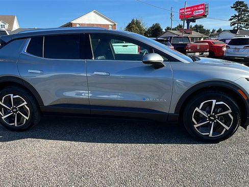 New 2026 Chevrolet Equinox EV LT image 4