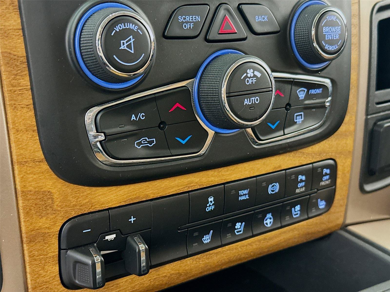 Used 2018 RAM 3500 Laramie Longhorn w/ Convenience Group AWD/4WD image 10