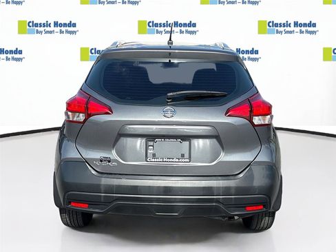 Used 2019 Nissan Kicks S FWD image 7