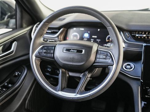 Used 2023 Jeep Grand Cherokee L Laredo image 14