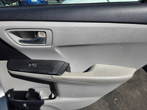 Used 2015 Toyota Camry XSE image 12