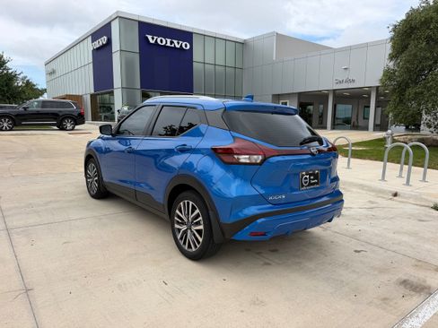 Used 2024 Nissan Kicks SV FWD image 4