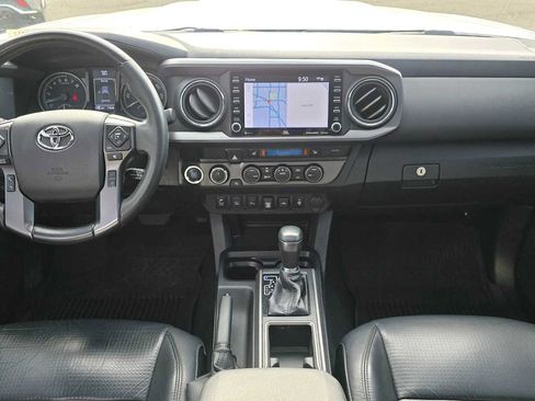Used 2021 Toyota Tacoma TRD Sport w/ TRD Premium Sport Package AWD/4WD image 20