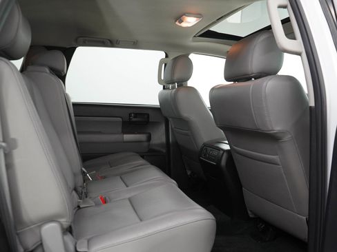 Used 2017 Toyota Sequoia SR5 w/ Premium Package AWD/4WD image 12