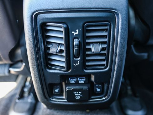 Used 2015 Jeep Grand Cherokee Overland image 7