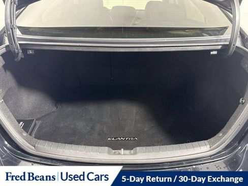 Used 2017 Hyundai Elantra Limited FWD image 28