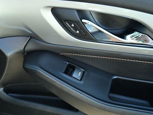 Used 2020 Chevrolet Traverse LT w/ LT Premium Package image 64