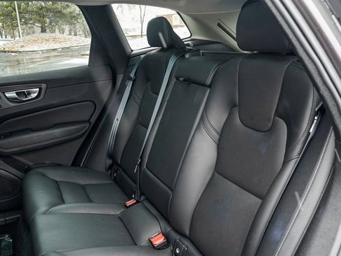 Used 2022 Volvo XC60 B5 Momentum w/ Advanced Package image 15