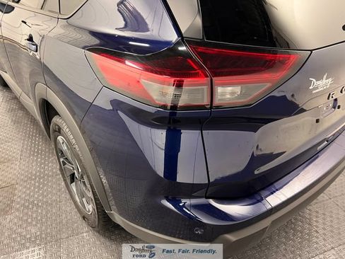 Used 2025 Nissan Rogue SV AWD/4WD image 12