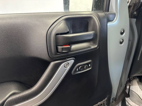 Used 2015 Jeep Wrangler Unlimited Sahara AWD/4WD image 10