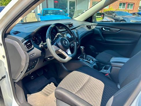 Used 2018 Nissan Rogue SV AWD/4WD image 11