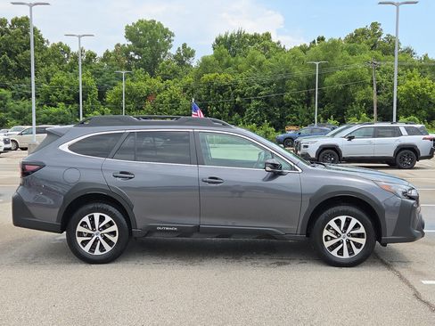 Used 2025 Subaru Outback Premium w/ Popular Package #1 AWD/4WD image 2