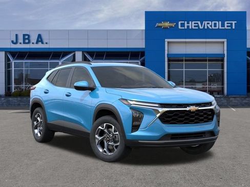 New 2026 Chevrolet Trax LT w/ Sunroof Package FWD image 7
