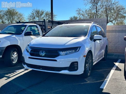 Certified 2025 Honda Odyssey Touring image 2