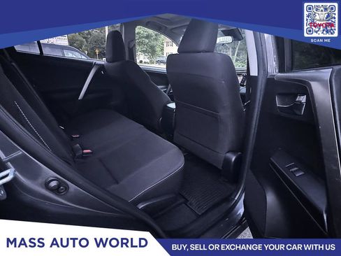 Used 2017 Toyota RAV4 XLE w/ Carpet Mat Package AWD/4WD image 10