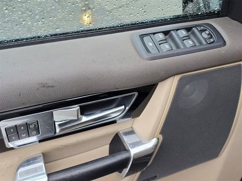 Used 2011 Land Rover LR4 HSE LUX image 25