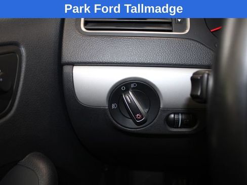 Used 2012 Volkswagen Jetta SEL FWD image 16